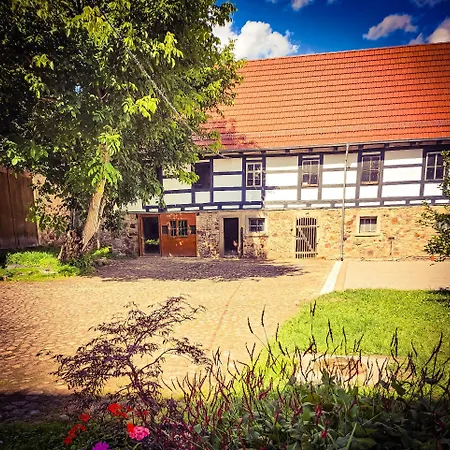 Schwalbenhof Гостевой дом Lommatzsch